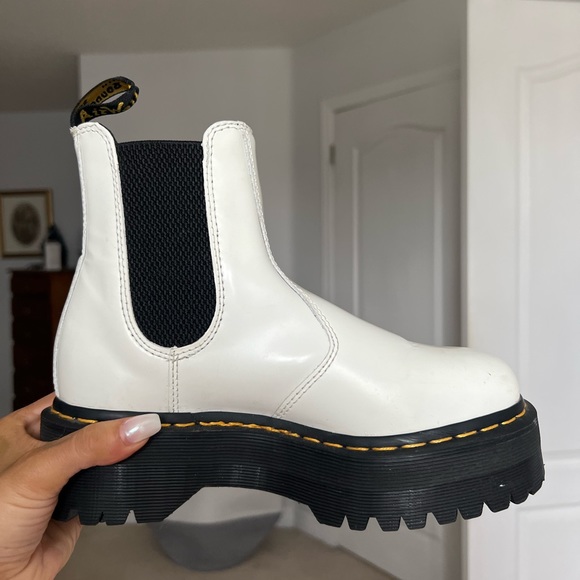 Dr Martens White Chelsea Boot - Size 6 - Picture 2 of 3